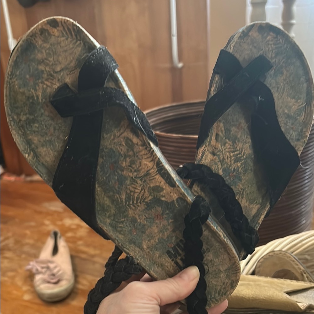 Muk Luks Women's Black Sandals